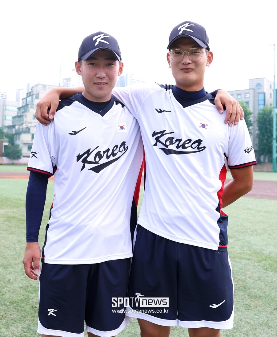 ▲ 2023 KBO 신인 드래프트를 앞두고 있는 윤영철(왼쪽)과 김서현. ⓒ곽혜미 기자