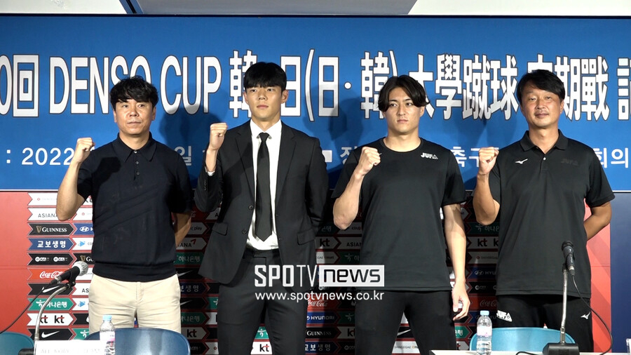 ▲ 한국 대학 선발팀 안효연 감독과 임형진, 일본 대학 선발팀 이다 마사히로와 이우영 감독(왼쪽부터)이 17일 한일전 출사표를 올렸다. ⓒ 신문로, 이강유 기자