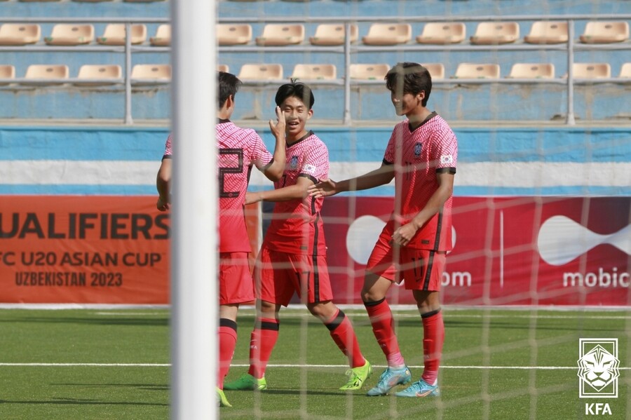 ▲ 지난 14일 스리랑카와 경기에서 득점하고 기뻐하는 이준상. ⓒ대한축구협회