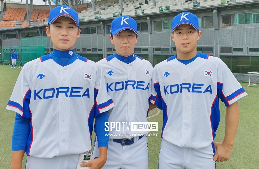 ▲ 지난해 신인 드래프트에서 롯데로부터 지명을 받은 뒤 청소년 국가대표 대구 전지훈련을 치른 김세민과 조세진, 한태양(왼쪽부터). ⓒ고봉준 기자