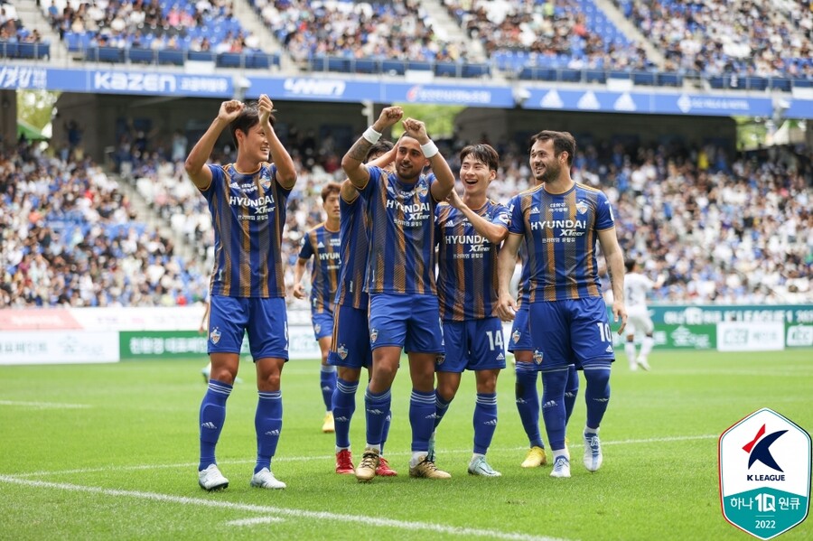 ▲ 울산 현대가 18일 홈에서 수원FC에 득점으로 환호하고 있다 ⓒ한국프로축구연맹