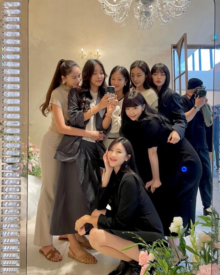 ▲ 금조의 결혼식에 참석한 나인뮤지스 출처|박민하 인스타그램