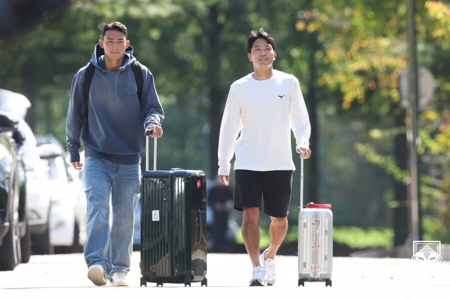 ▲ 파주NFC에 모습을 드러낸 조유민(대전하나시티즌)과 나상호(FC서울). ⓒ대한축구협회