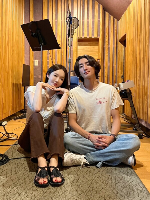 ▲ 다비치 강민경(왼쪽)이 잔나비 최정훈과 듀엣곡을 부른다. 제공|웨이크원