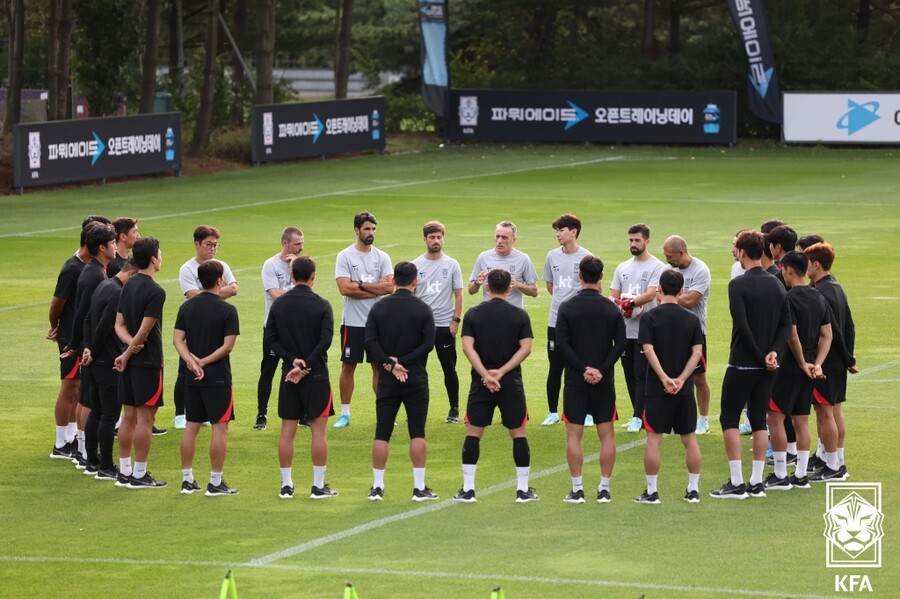 ▲ 파울루 벤투 감독은 2연전에서 변화를 예고했다. ⓒ대한축구협회