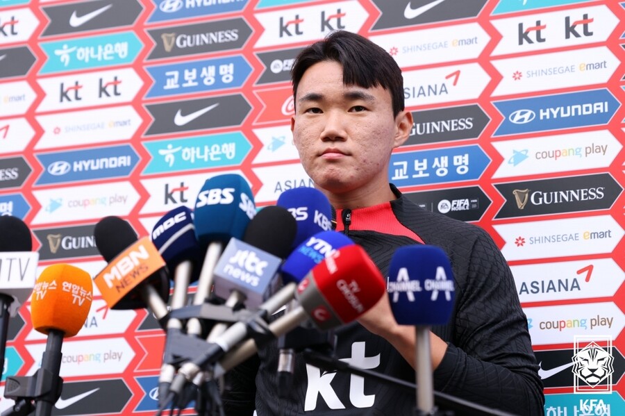 손흥민 만나자 '벌떡'…양현준의 '슬기로운 국대생활'