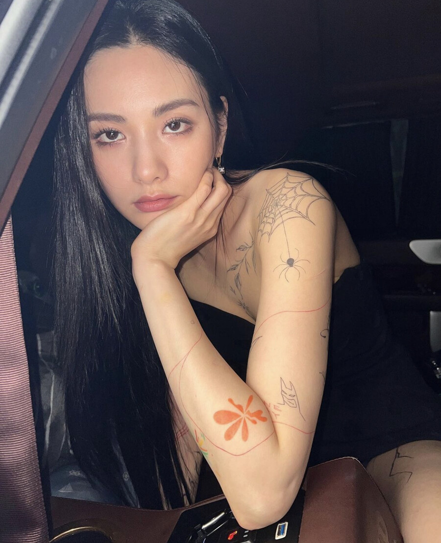 나나, 온몸이 스케치북 된 전신 타투…무슨 맘 먹었기에 "사생활이라"