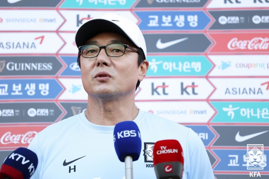 '절치부심' 황선홍 감독 “무게감 느껴져, 팬 만족 끌어낼 것”