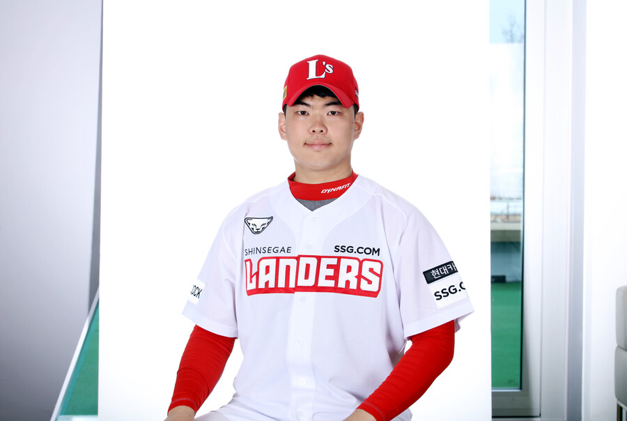 ▲ 5이닝 동안 안정된 투구로 팀 승리를 이끈 SSG 유호식 ⓒSSG랜더스