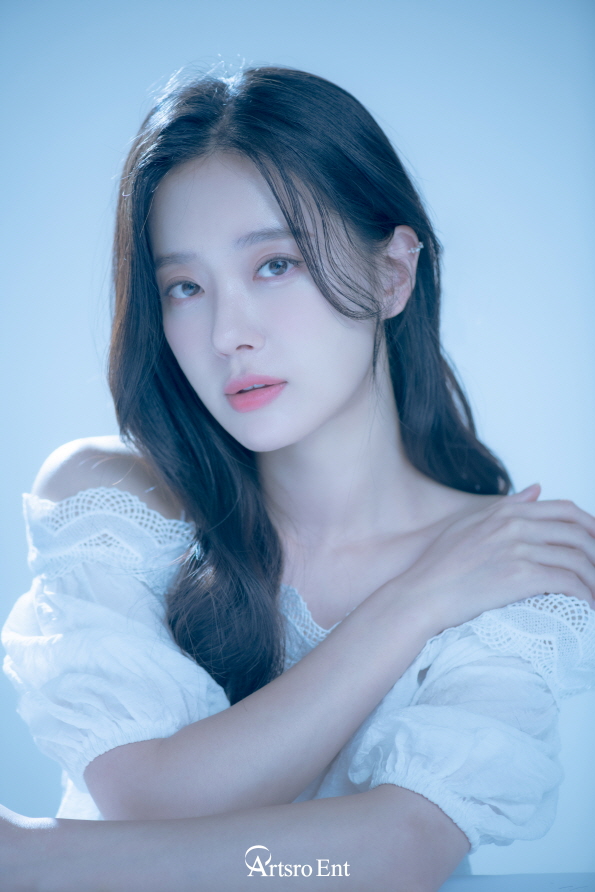 더 씨야 출신 송민경, 아츠로이엔티 전속계약…스테파니 한솥밥