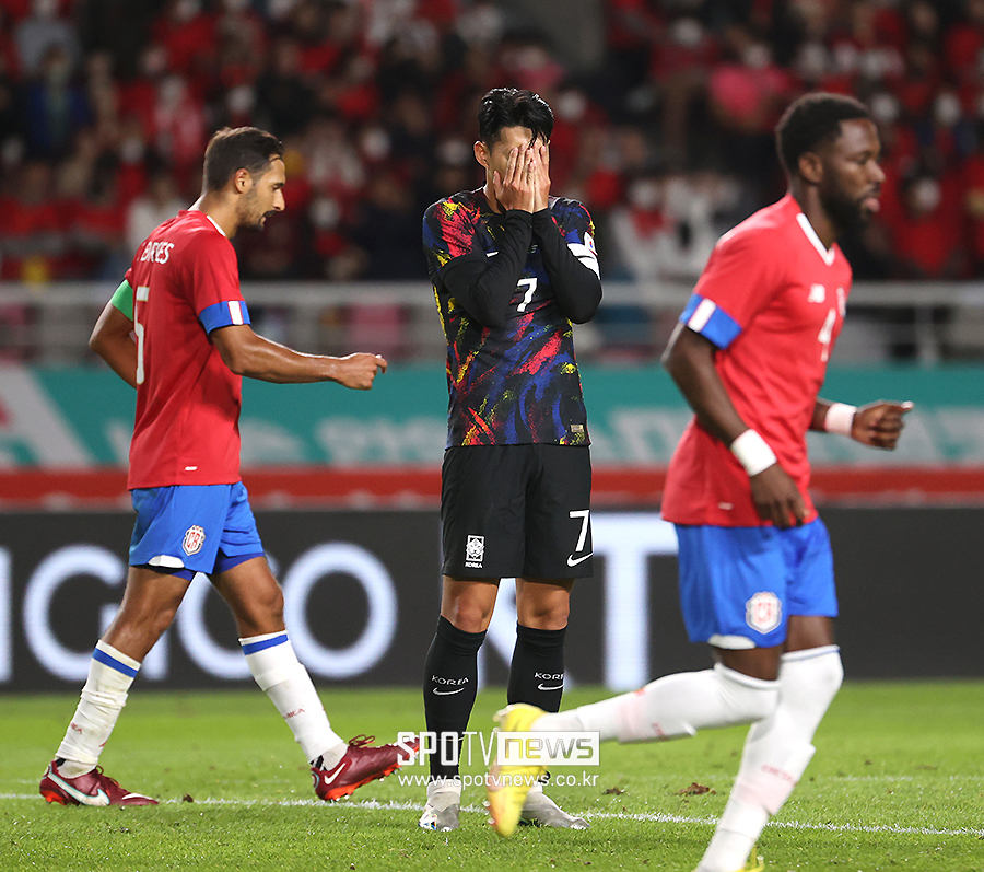 선수단 다시 일으킨 3만 관중의 한 마디…‘힘을 내라 한국’