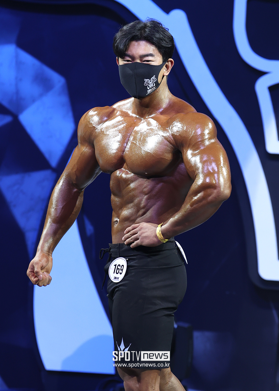 [포토S] 황상진, '조각 근육을 뽐내며'