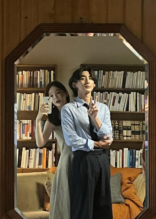 ▲ 가수 강민경(왼쪽)과 최정훈. 출처| 강민경 인스타그램