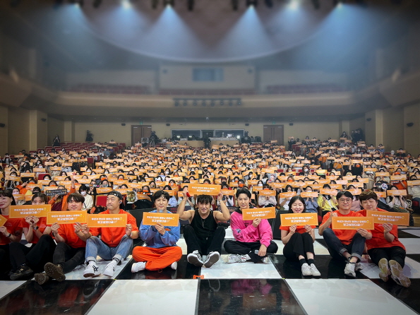신화 이민우, 3년 만에 팬미팅…신화 첫 유닛 '신화WDJ' 한자리에