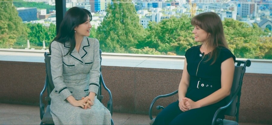 ▲ 배우 이영애(왼쪽), 피아니스트 안나 페도로바. 제공ㅣ렛츠 DMZ