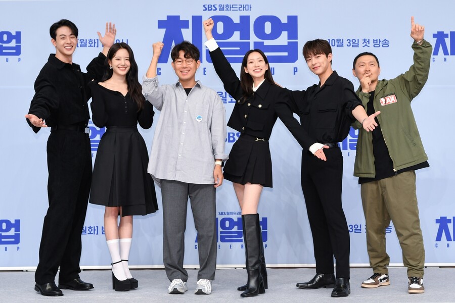▲ 김현진, 장규리, 한태섭 PD, 한지현, 배인혁, 양동근(왼쪽부터). 제공| SBS
