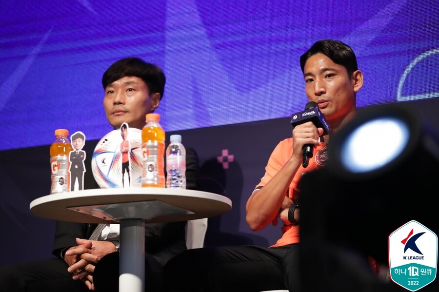 ▲ 제주유나이티드의 남기일 감독과 정운 ⓒ한국프로축구연맹