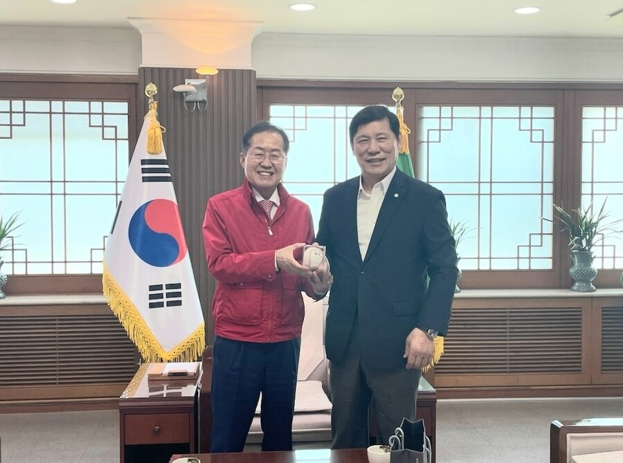 허구연 KBO 총재, 홍준표 대구 시장 만나 지역 야구 발전 방향 논의