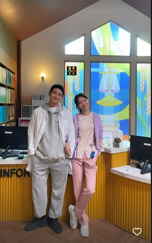 ▲ 가수 겸 배우 최수영, 지창욱. 출처| 최수영 인스타그램