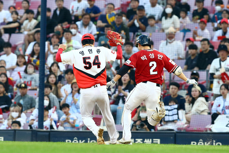 ▲ KIA는 4회 내야수들의 판단미스로 주도권을 내줬다 ⓒKIA타이거즈