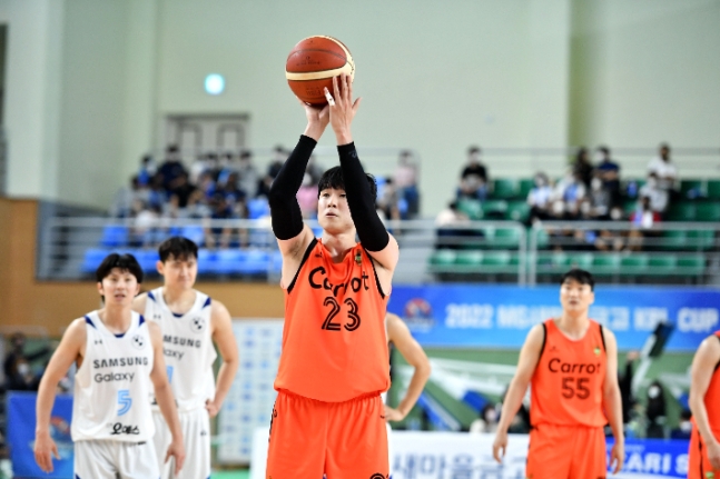 첫 선 보인 고양 캐롯, 삼성 꺾고 컵대회 승리
