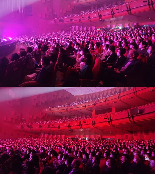 ▲ 보랏빛으로 물든 설운도 데뷔 40주년 콘서트 공연장. 제공|루체엔터테인먼트