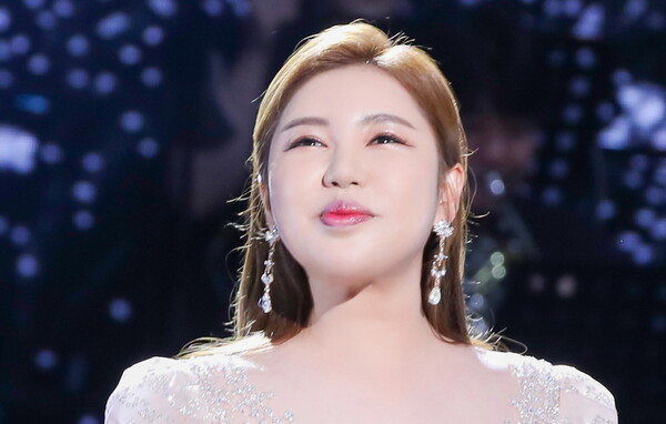 ▲ 2022 전국투어 연가를 통해 전국 각지의 팬들을 만나고 있는 송가인. 제공|포켓돌스튜디오