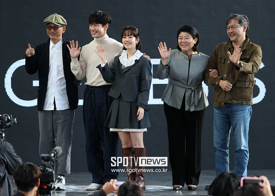 ▲ 이준익 감독 신하균 한지민 이정은 정진영 ⓒ곽