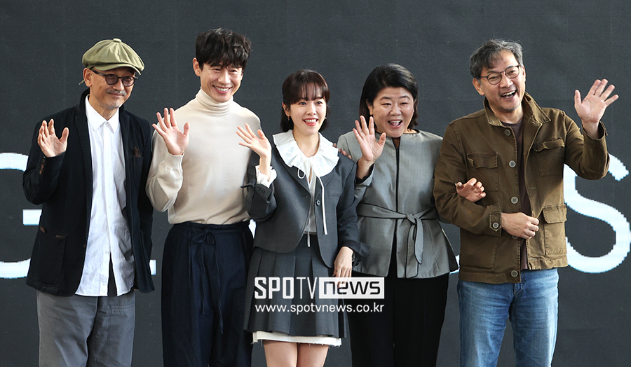 ▲ 이준익 감독 신하균 한지민 이정은 정진영ⓒ곽