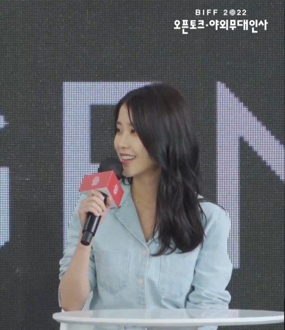 ▲ 이지은(아이유). 출처ㅣ네이버 나우 방송화면 캡처