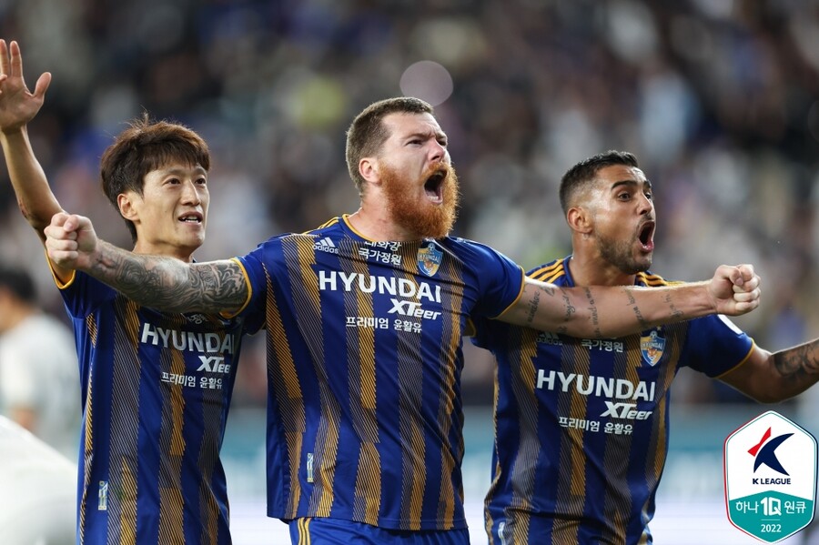 ▲ 마틴 아담이 8일 전북 현대전에서 극장골을 넣고 포효하고 있다 ⓒ한국프로축구연맹