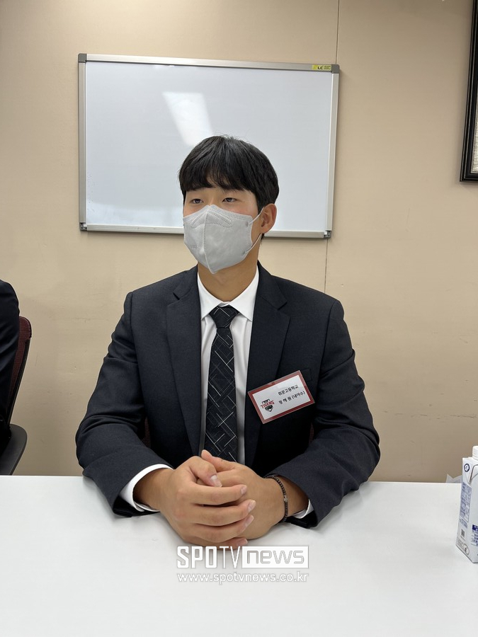 ▲ 8일 광주기아챔피언스필드를 방문한 신인 내야수 정해원. ⓒ광주, 고유라 기자