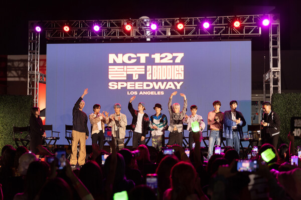 NCT 127, 미국 팬이벤트 대성황…5천여 팬 운집→1km 대기 행렬