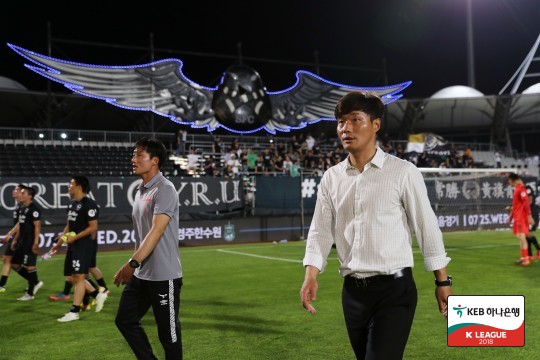 ▲ 성남FC 사령탑 시절의 남기일 감독 ⓒ한국프로축구연맹