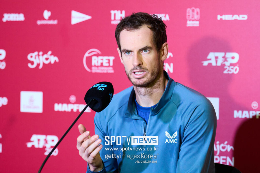 ▲ 앤디 머리가 2022 ATP 투어 히혼 오픈에서 인터뷰를 하고 있다.