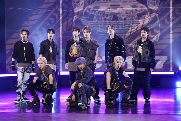 ▲ 미국 인기 토크쇼 '제니퍼 허드슨쇼'에 출연해 '질주' 무대를 선사한 NCT 127. 출처|Chris Milllard Warner Bros.
