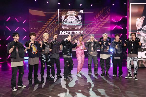 ▲ 미국 인기 토크쇼 '제니퍼 허드슨쇼'에 출연해 '질주' 무대를 선사한 NCT 127. 출처|Chris Milllard Warner Bros.