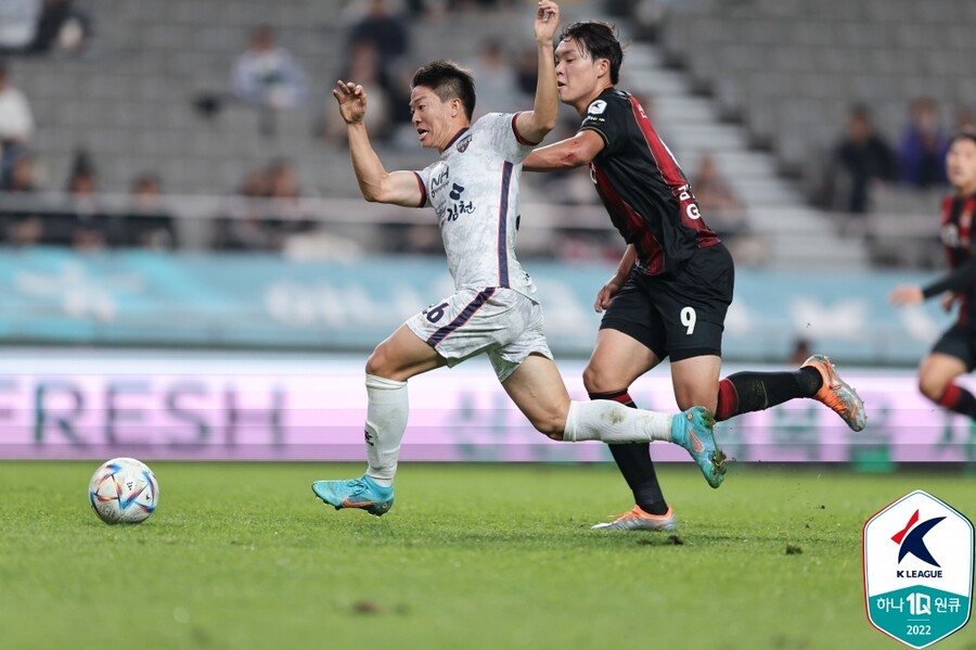 ▲ 권창훈(왼쪽). ⓒ한국프로축구연맹