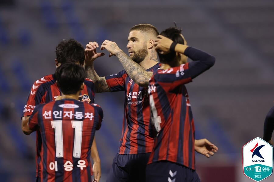 ▲ 수원FC가 자력 K리그1 잔류에 성공했다. ⓒ한국프로축구연맹