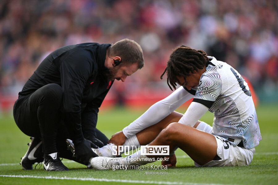 ▲ 리버풀 측면 수비수 트렌트 알렉산더-아놀드도 아스널전에서 발목 부상을 당했다.