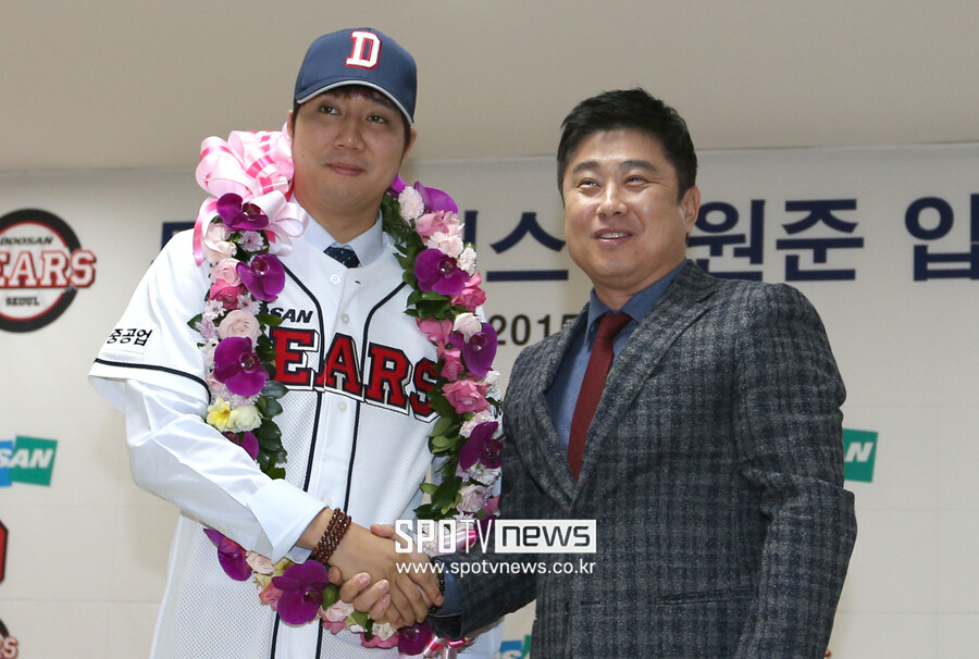▲ 2015년 두산 베어스 장원준(왼쪽)과 김태형 전 감독 ⓒ 스포티비뉴스DB