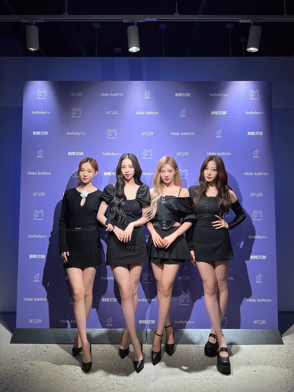 에스파, 소더비 뉴욕 본사 개최 '아이 걸즈' 특별전 참석