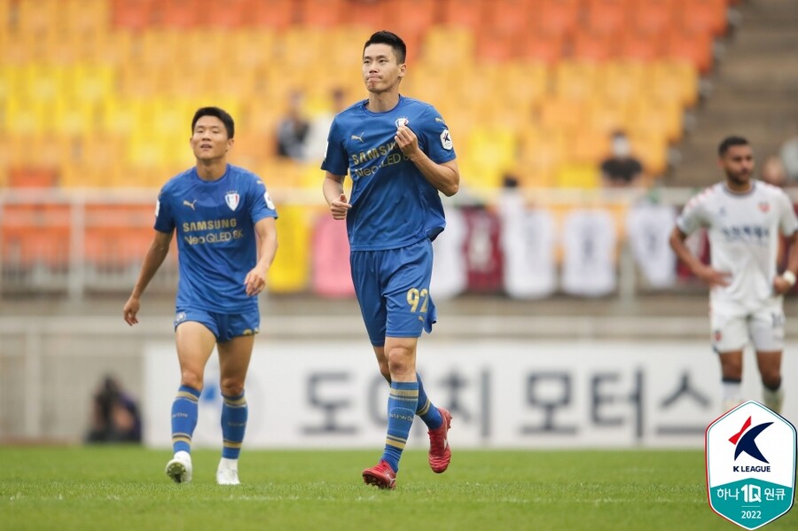 ▲ 전반전 선제골로 수원에 1-0 리드를 안긴 이종성. ⓒ한국프로축구연맹