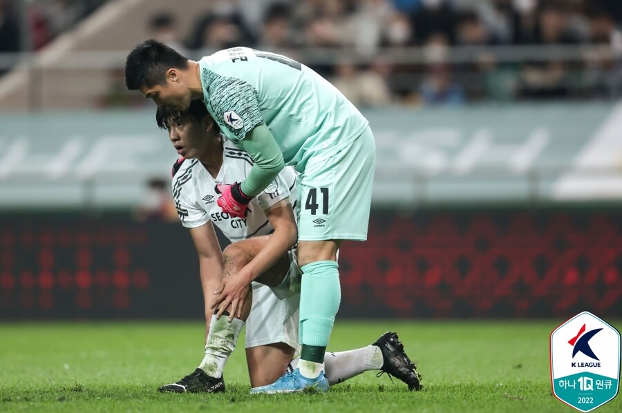 ▲ 성남 김영광과 양시후. ⓒ한국프로축구연맹