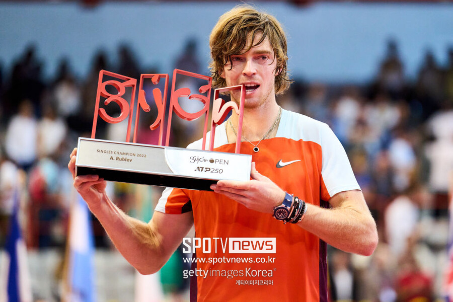 ▲ 2022년 ATP 투어 히혼 오픈에서 우승한 안드레이 루블레프