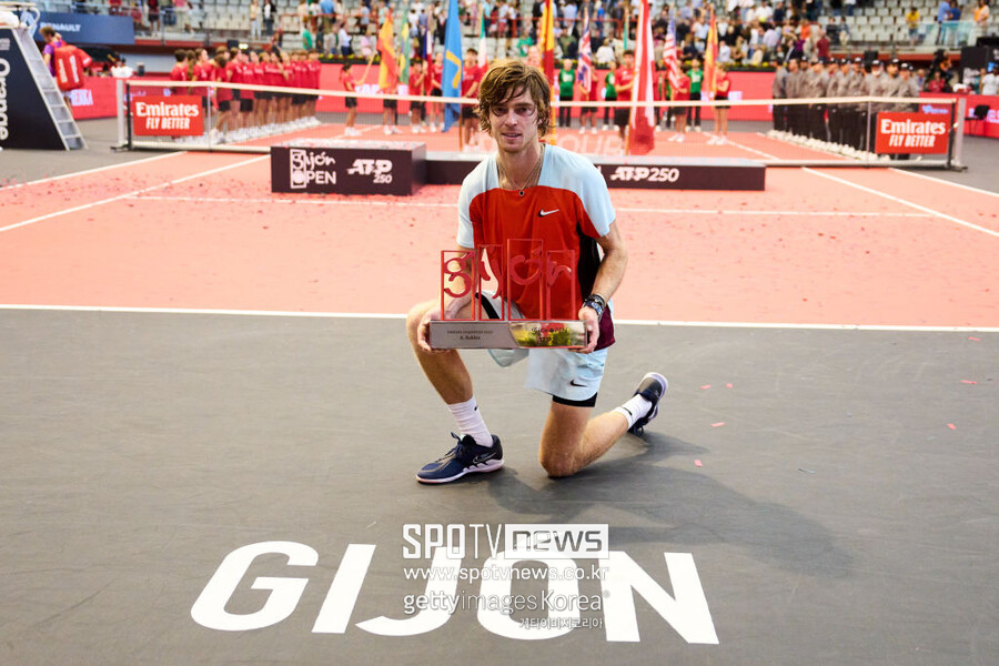 ▲ 2022년 ATP 투어 히혼 오픈에서 우승한 안드레이 루블레프