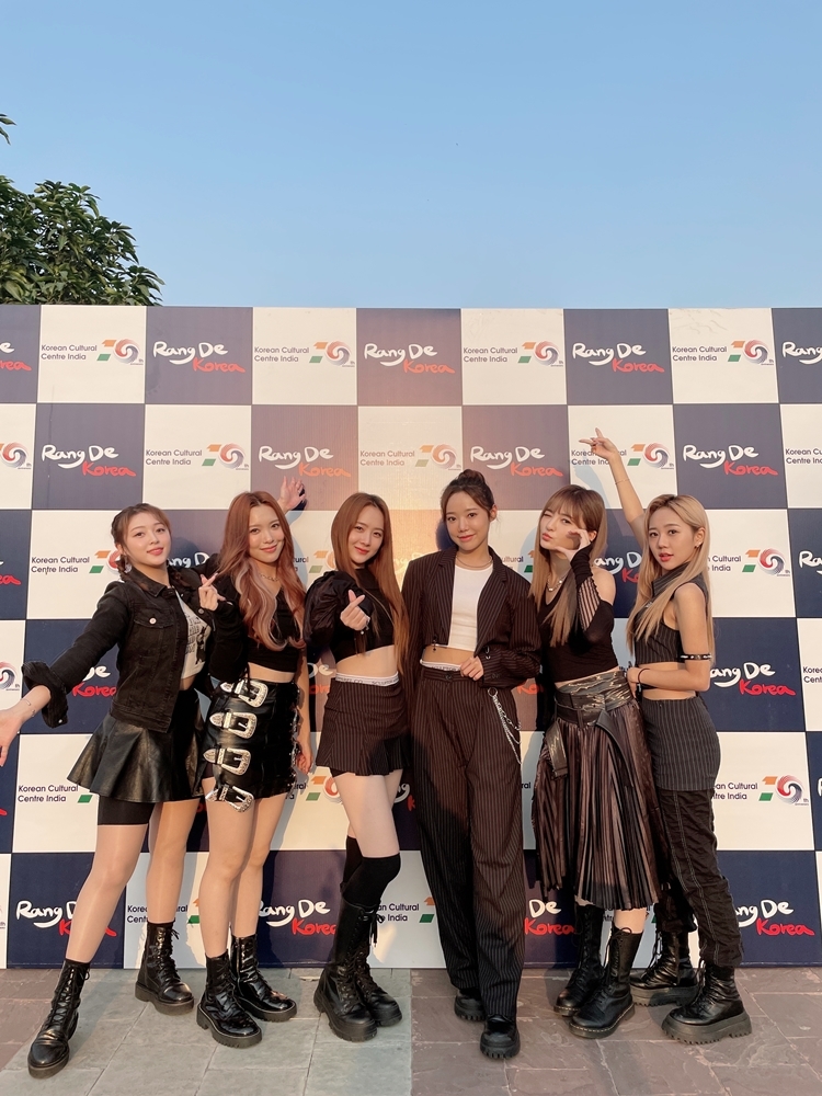 버가부, '한류 불모지' 인도도 접수…'랑 데 코리아'서 K팝 대표로 활약