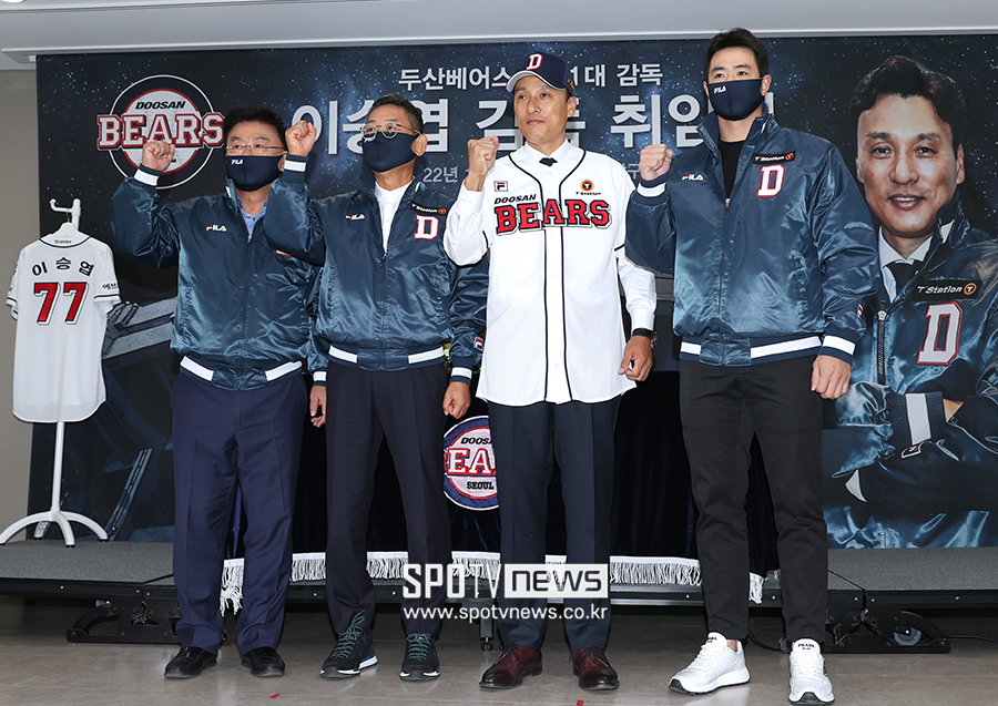 ▲ 김태룡 단장 전풍 대표 이승엽 감독 김재환 ⓒ곽