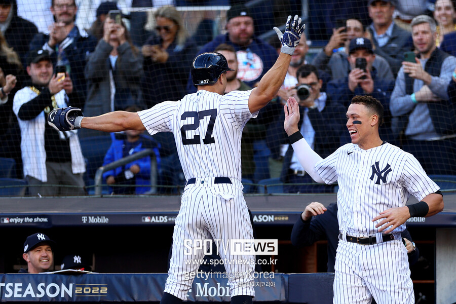▲뉴욕 양키스 지안카를로 스탠튼(왼쪽)과 애런 저지가 기뻐하고 있다.