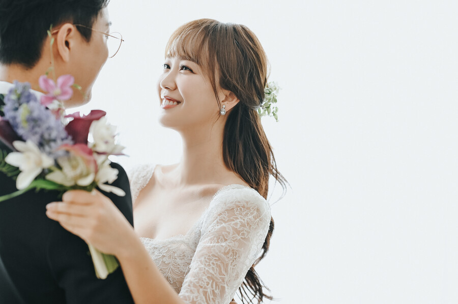 정새미나 아나운서, 자전적 로맨스 웹소설 '연애 사직구장' 출간…작가 데뷔